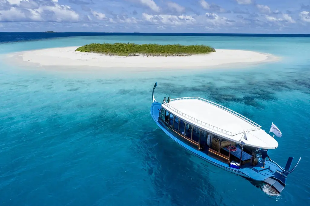 Mercure Maldives Kooddoo Resort image 14