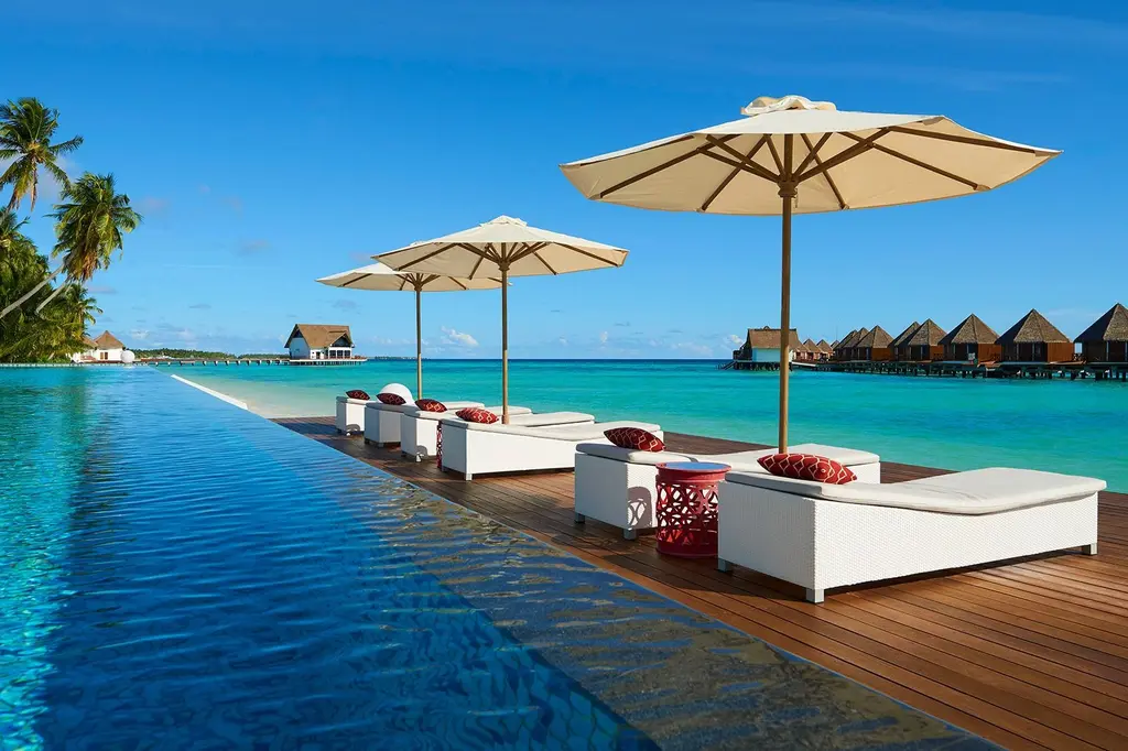 Mercure Maldives Kooddoo Resort image 5